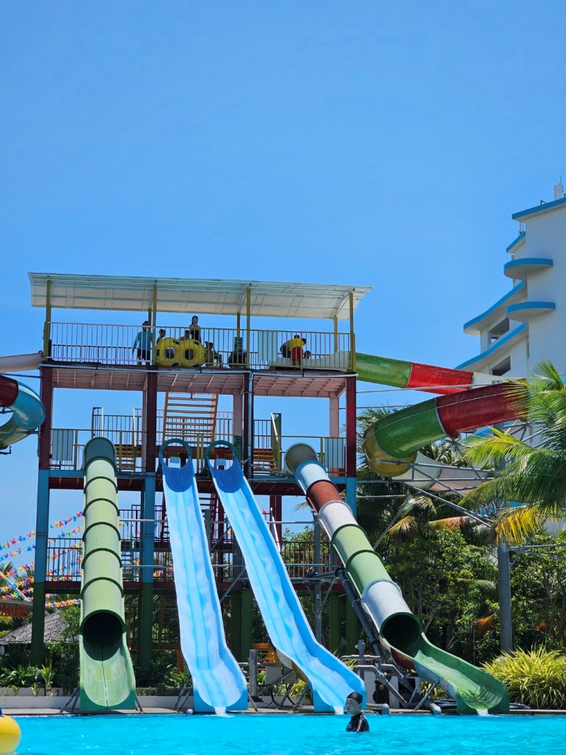 리비에라 리조트 워터파크 메인 슬라이드 모습
