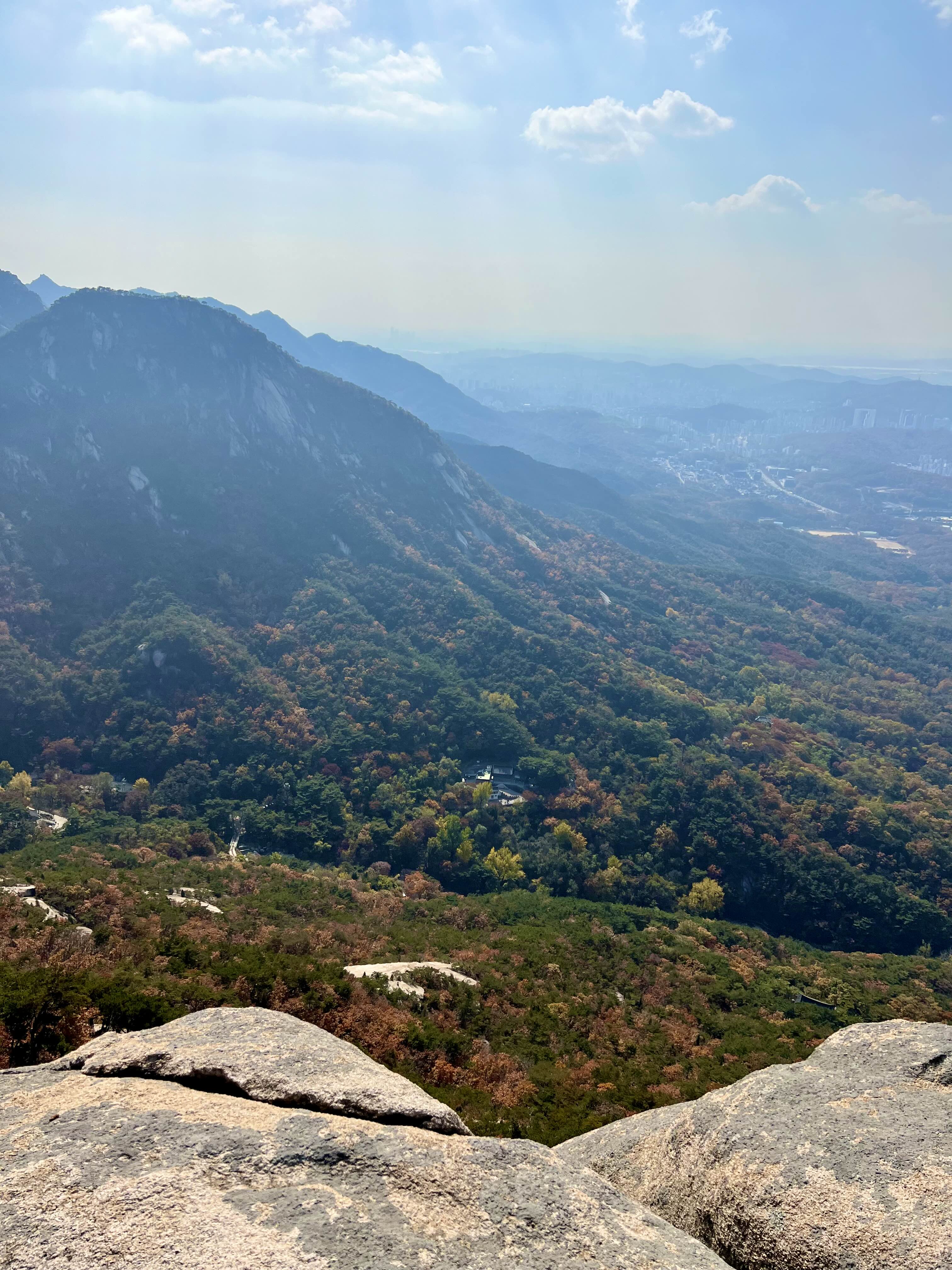 북한산 정상에서 바라본 산세