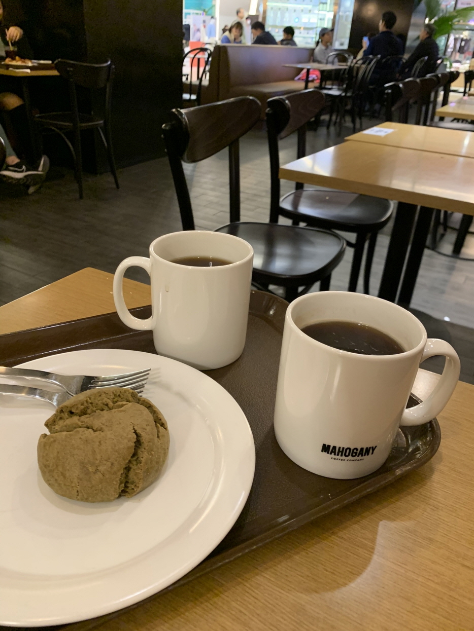 마호가니카페-말차스콘-커피