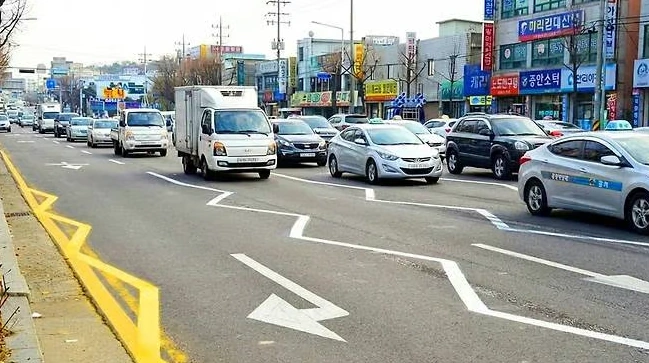 지그재그 차선 / 사진