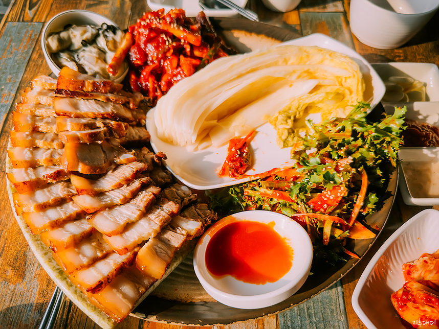장비빔국수와 굴국밥 보쌈