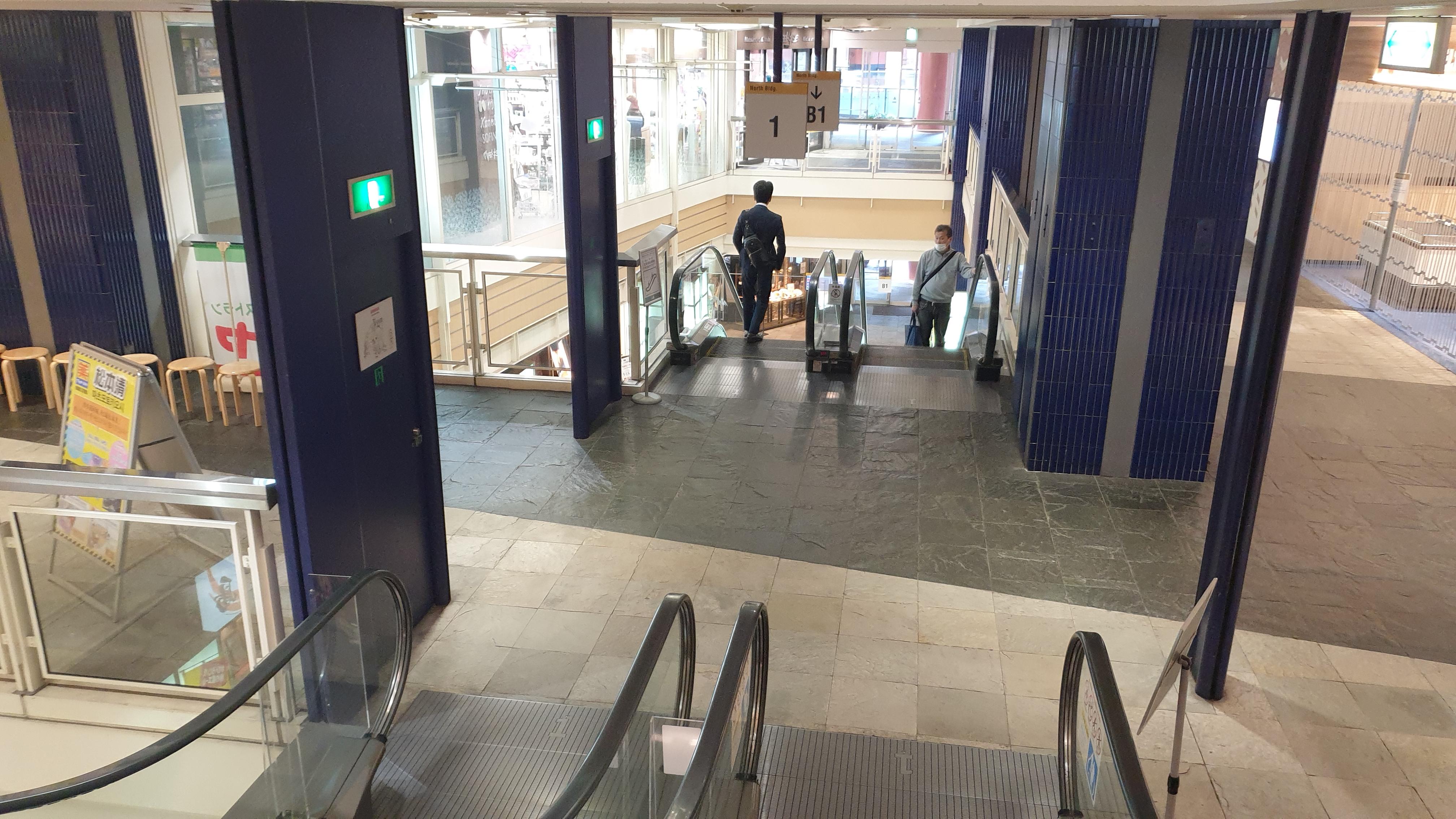 캐널시티 하카타 내려가는 에스컬레이터