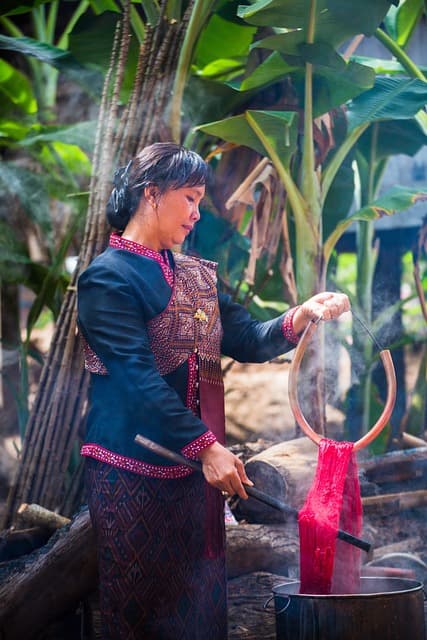자연에서 얻는 천연 염료로 원단 염색하기 (Eco-printing &amp; Natural Dyeing)