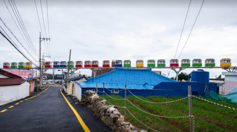 멀리서-줄지어가는-스카이-캡슐