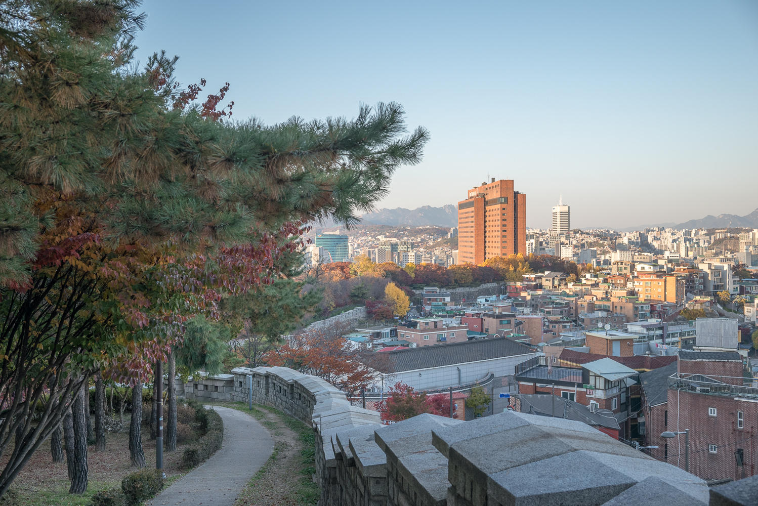 숨은 단풍길 명소 다산성곽길