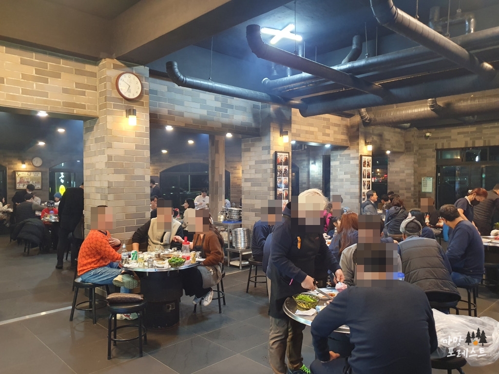 제주 돈사돈 매장 내부