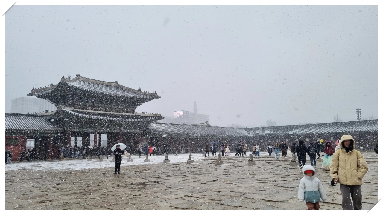 경복궁 근정전 앞 내부 폭설 풍경