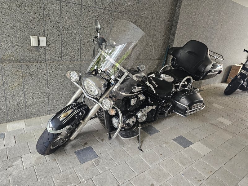 주차되어있는 대형 오토바이