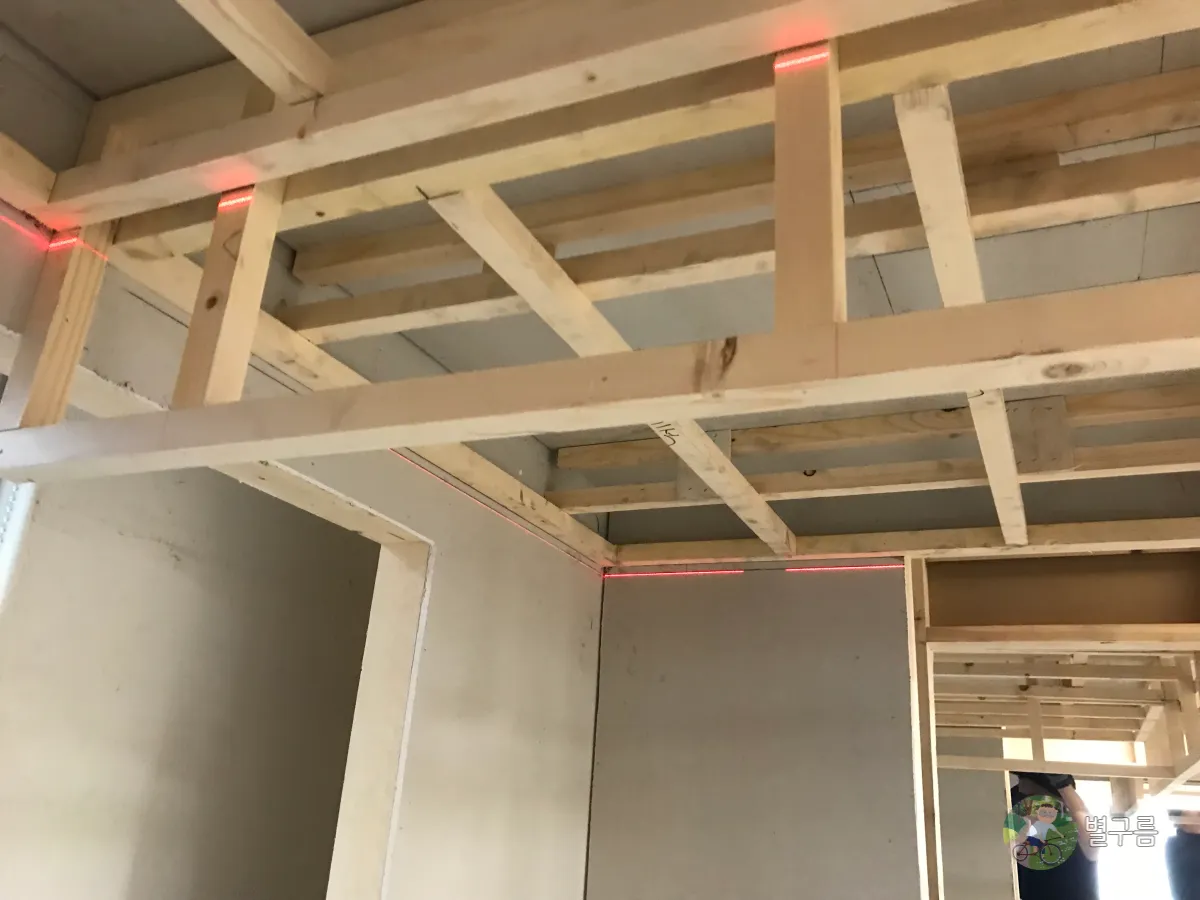 은곡직업훈련학교-천장뼈대작업