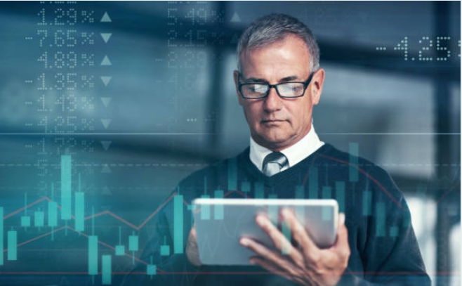 시니어 자격증 취득 후 직장생활을 열심히 하는 모습