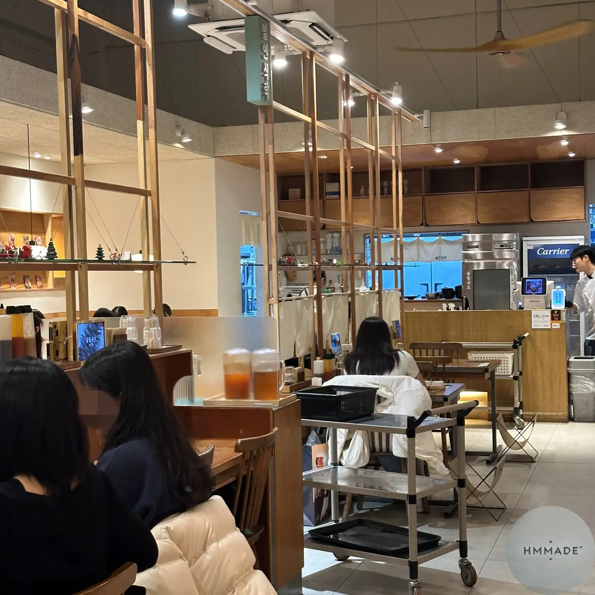 대전-둔산동-솔밭샤브-식당내부-2인석