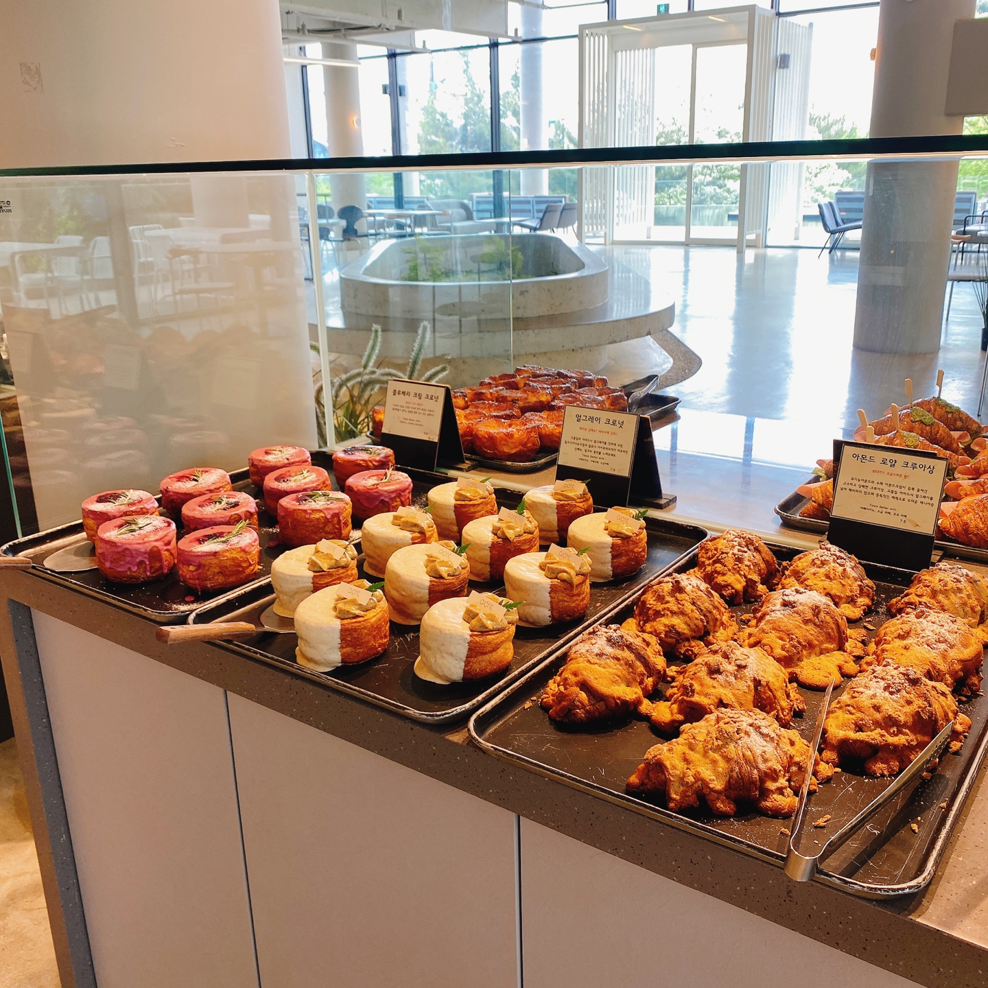 대전 대형베이커리 카페 크로넛 유성공원 에이트 aight