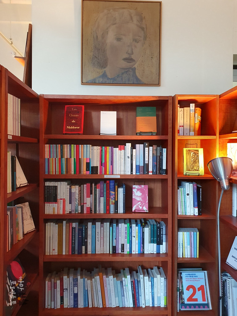 진부책방 스튜디오 북카페