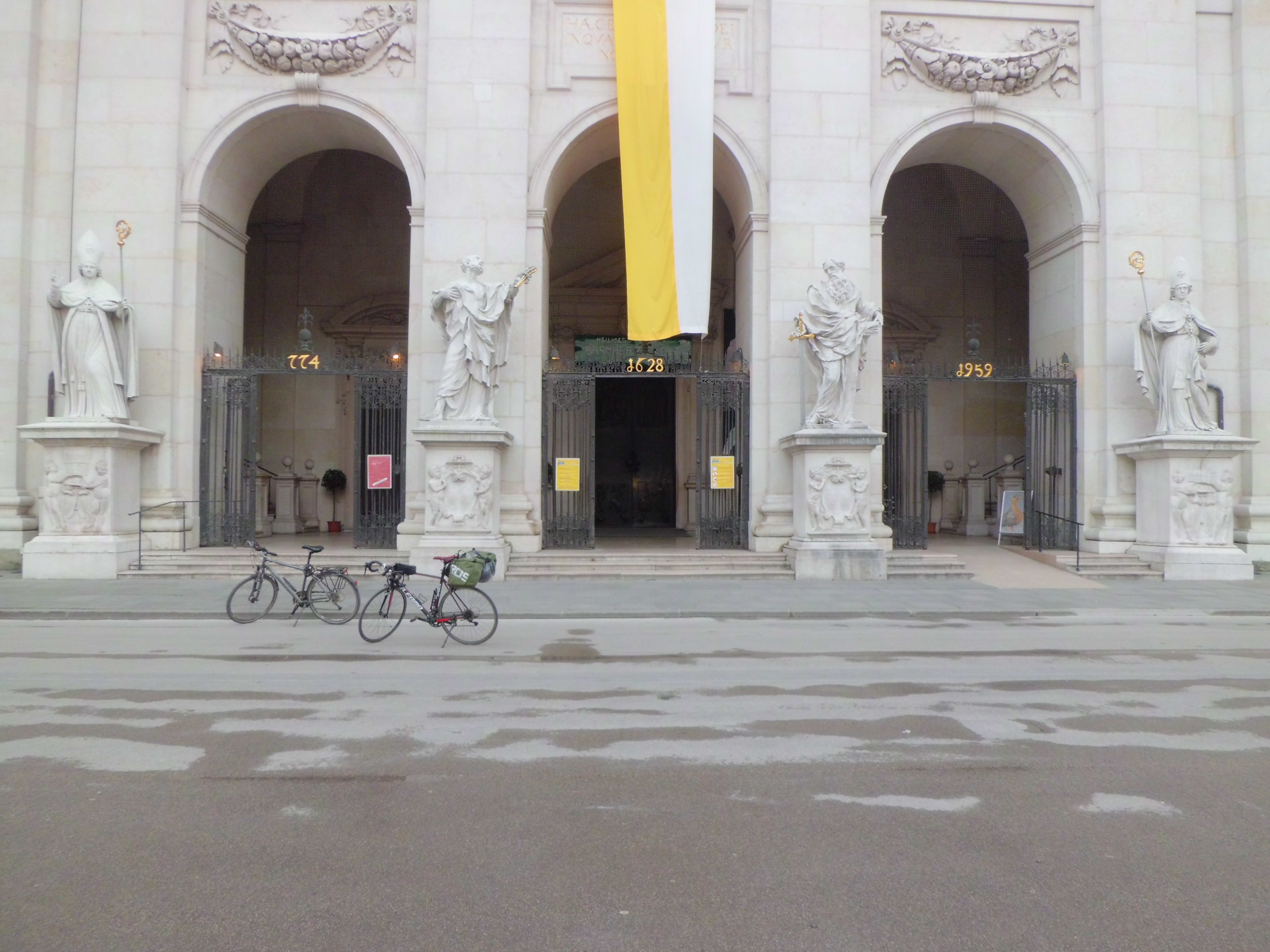 오스트리아 잘츠부르크 대성당 입구