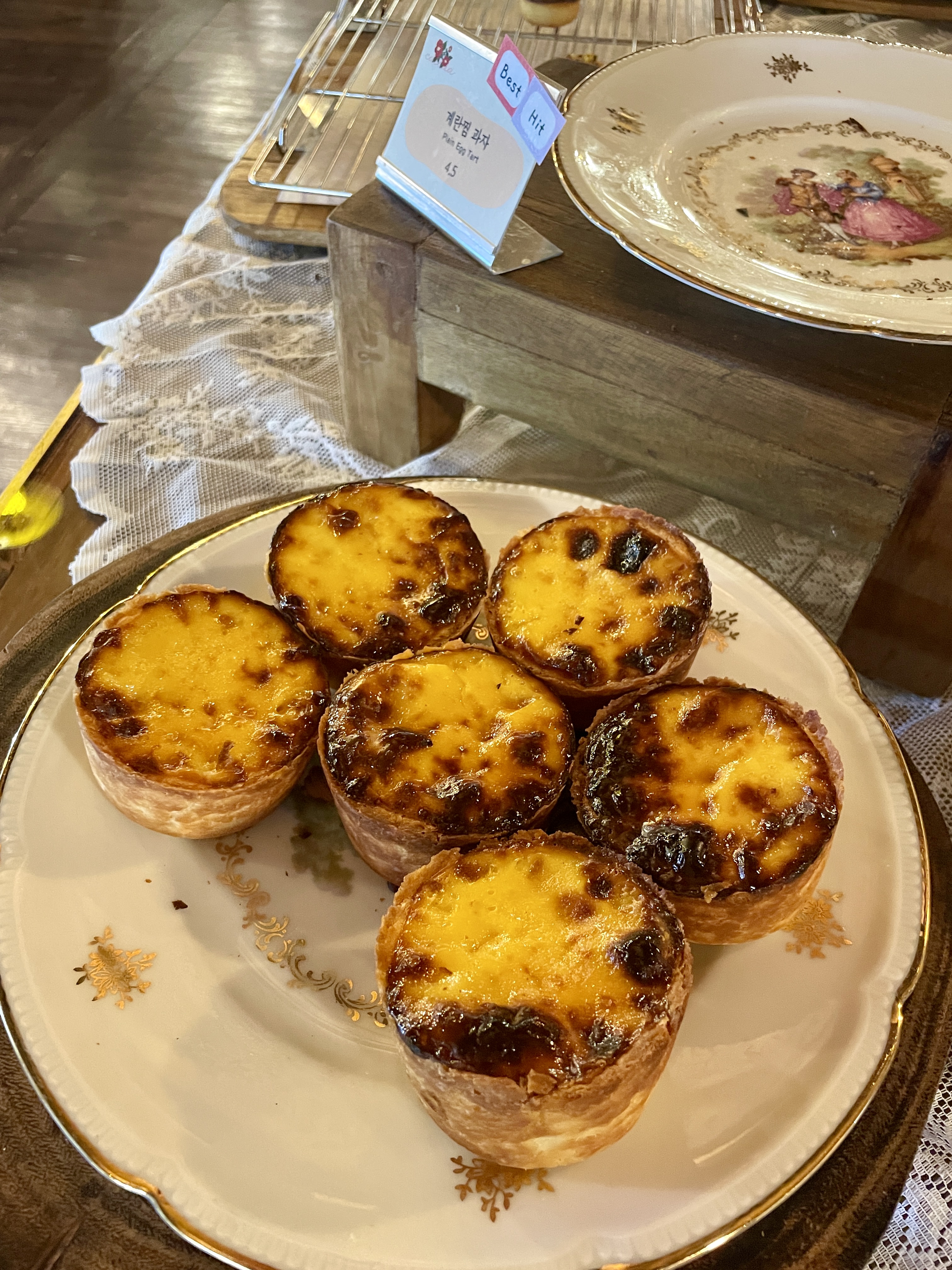 군산과자조합 카페 – 계란찜 과자와 시그니처 밀크티