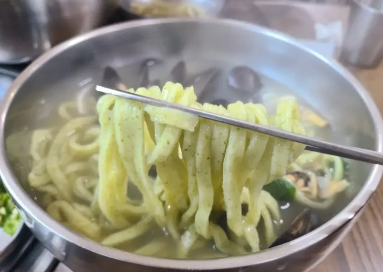 삼릉고향손칼국수