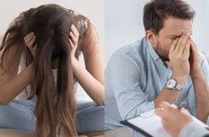 여성은-머리를-늘어뜨리며-쥐어뜯고있고-여성은-양손을-눈주위를-감싸며-심난해하는-모습