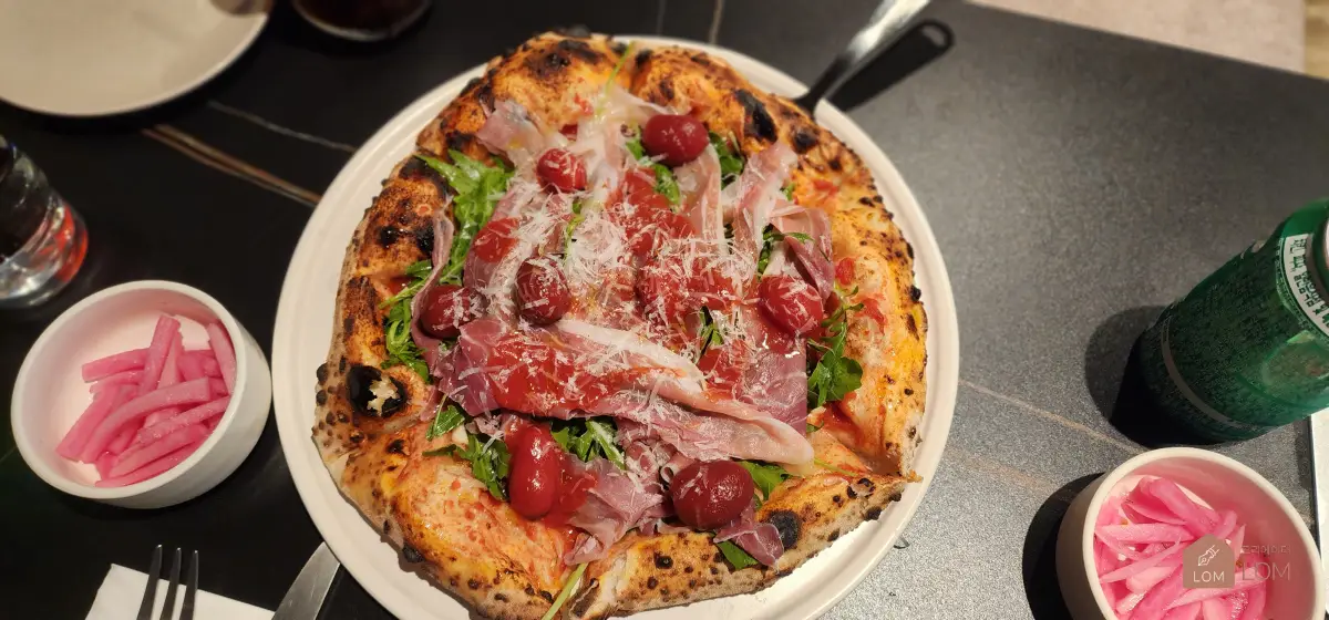 루꼴라-프로슈토-피자