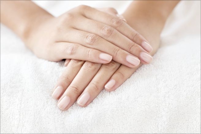 손톱이 잘 부러지는 이유