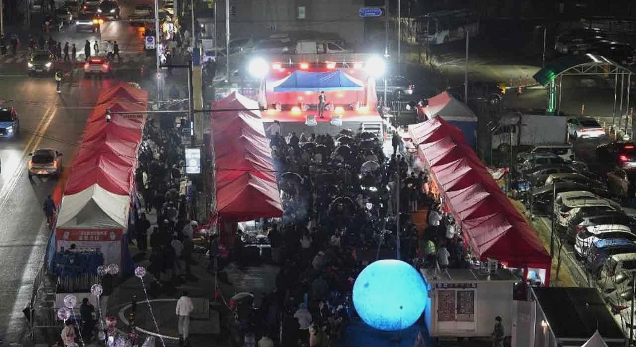 어둠이 내린 밤에도 축제의 열기는 뜨겁다. [ⓒ한국관광공사]