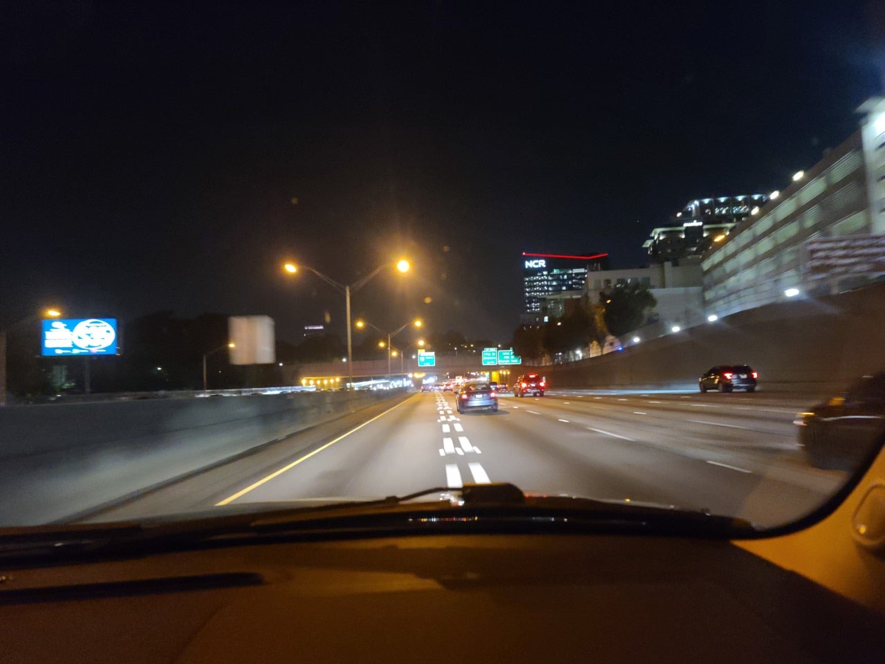 애틀랜타 국제공항에서 미리 계약한 집으로 가는 차 안에서 찍은 도로 모습