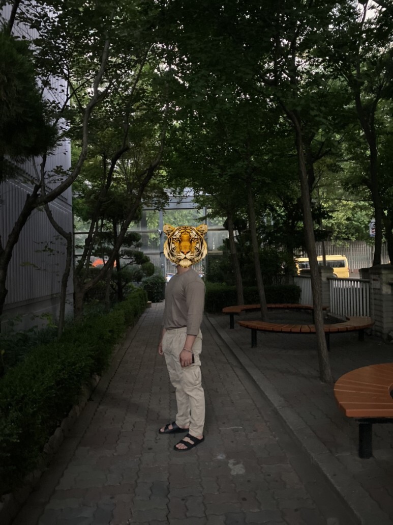 데일리 룩(오뭘입)_무신사스탠다드 슬리브티, 자라 카고바지, 버켄스탁 샌들, OOTD