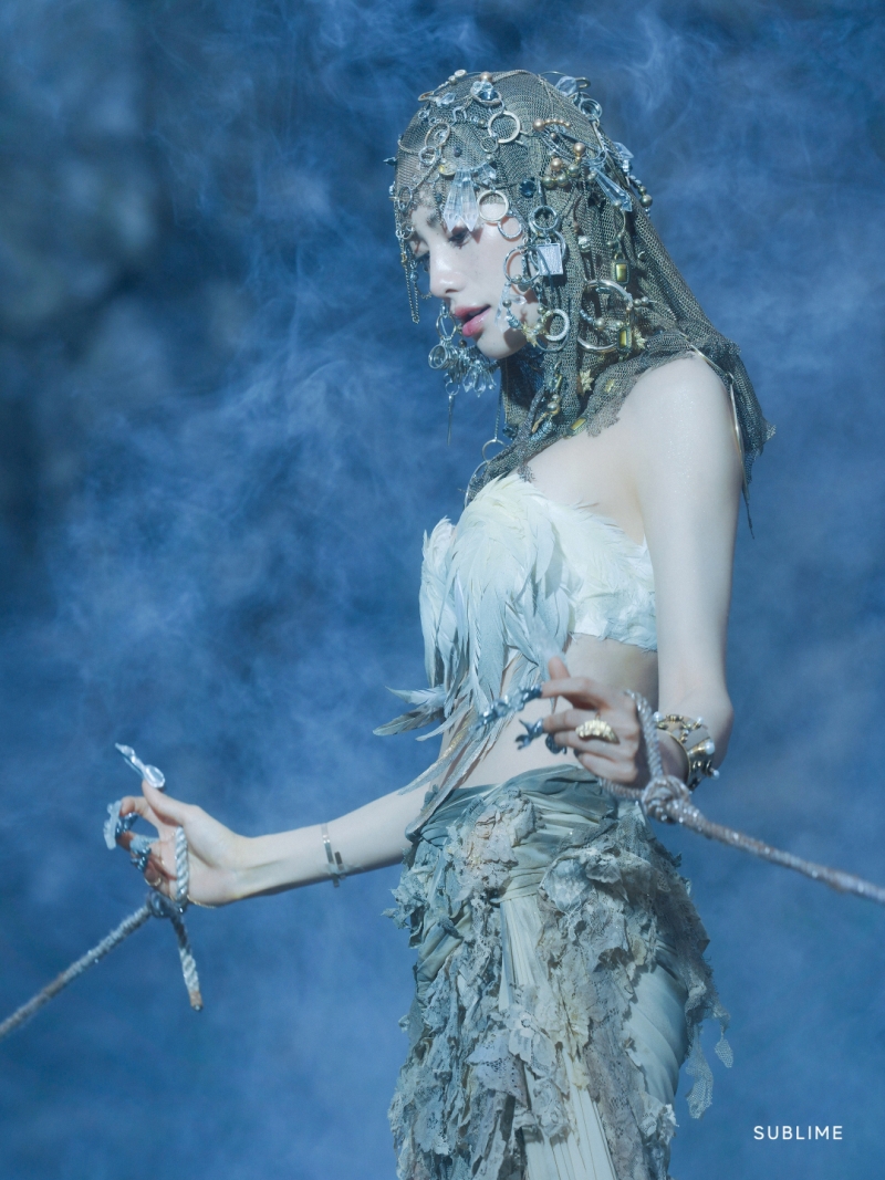 나나(NANA) The 1st Album 'Seventh Heaven 16&rsquo; 타이틀 곡 &lsquo;GOD&rsquo; 뮤직비디오 비하인드 이미지, 써브라임