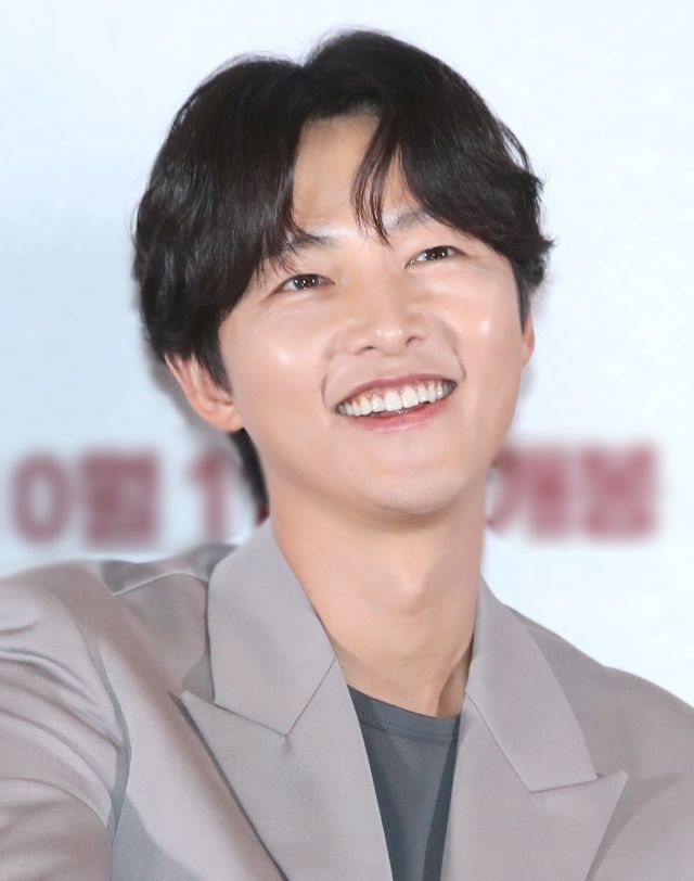 송중기 지난해 결혼+득남 겹경사 이후 반가운 소식 전해져