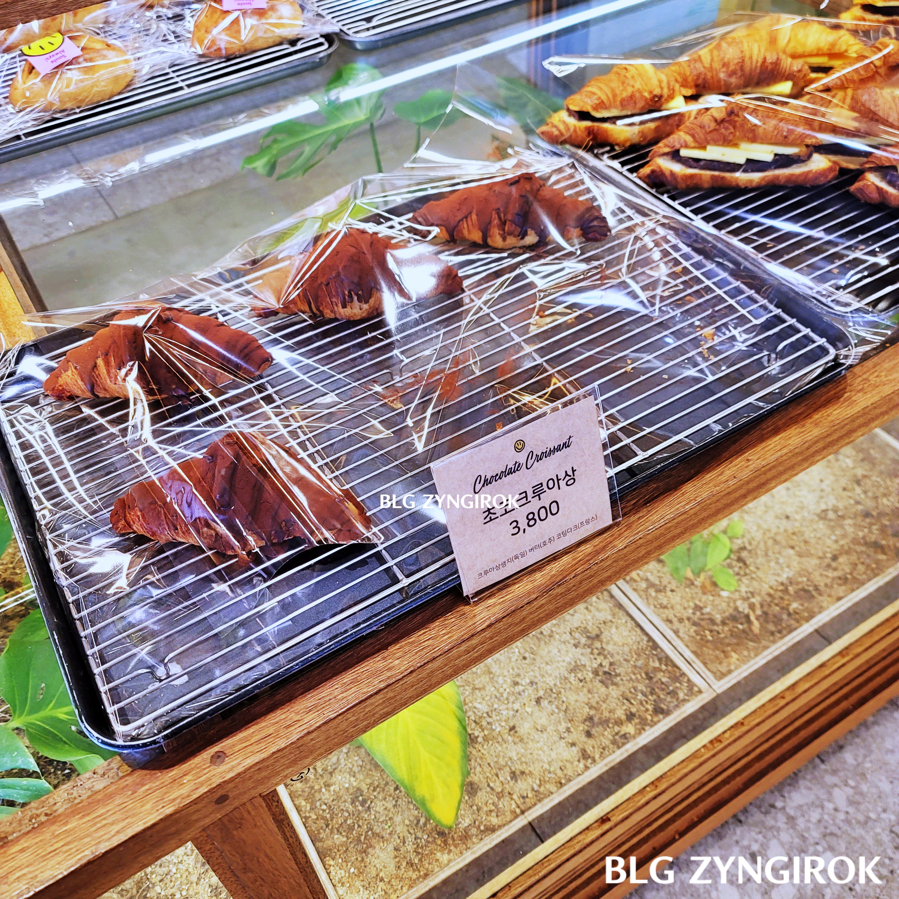 초코 크루아상이다.