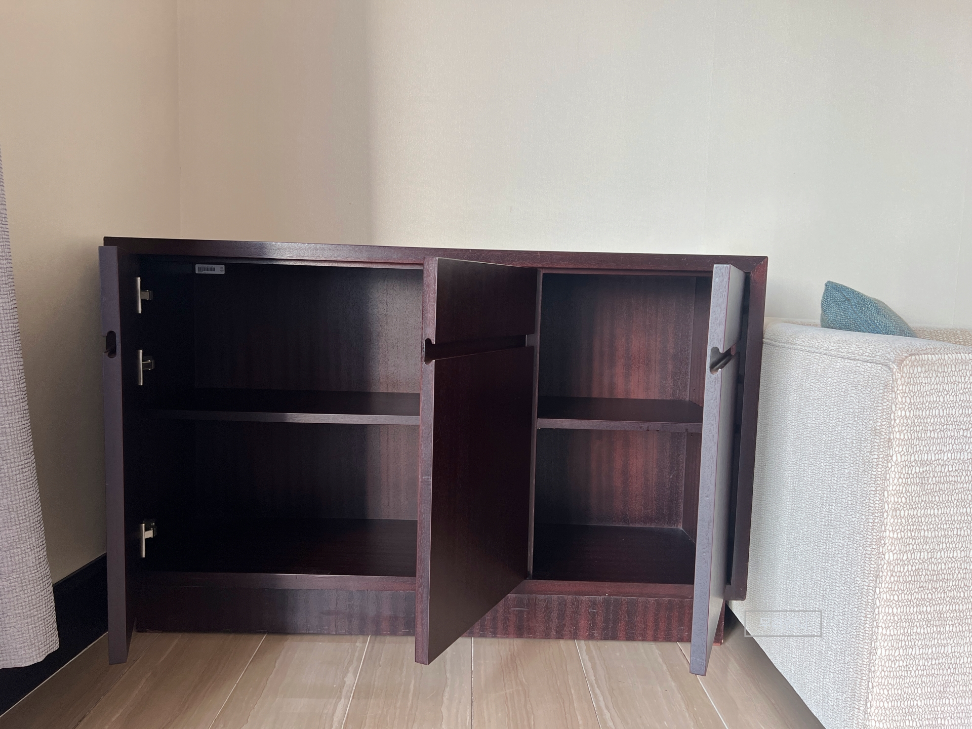 서랍장 텅텅 쓸 일이 없었음