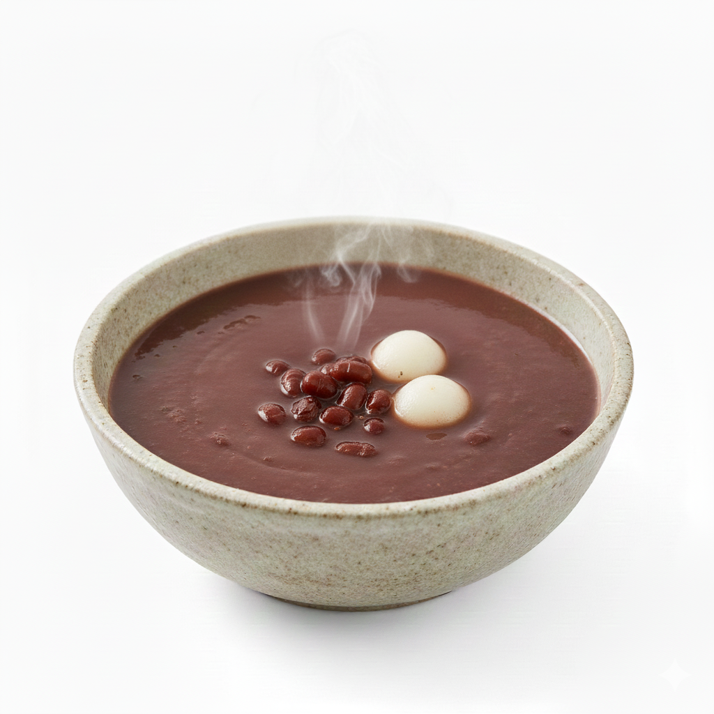 김이 모락모락 나고 동글동글한 새알심이 들어간 고소하고 달콤한 팥죽