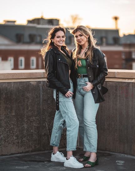 여성 무스탕 스타일 패션 예시 사진