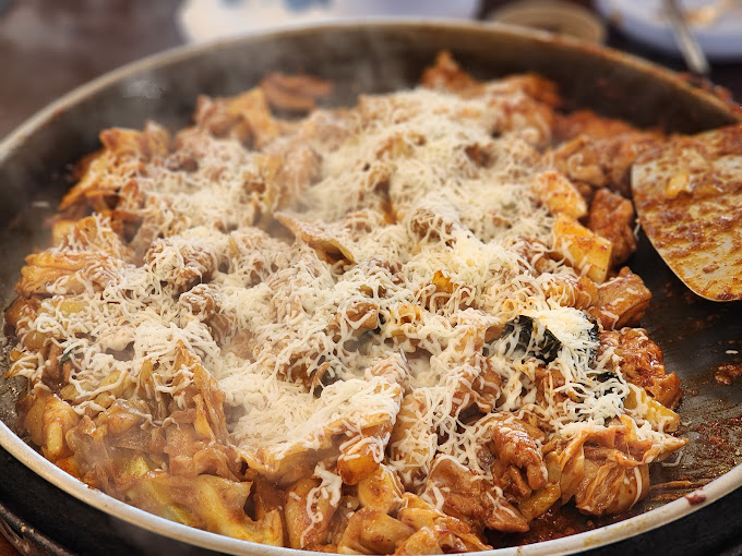 춘천 닭갈비집 '춘천통나무집 닭갈비'