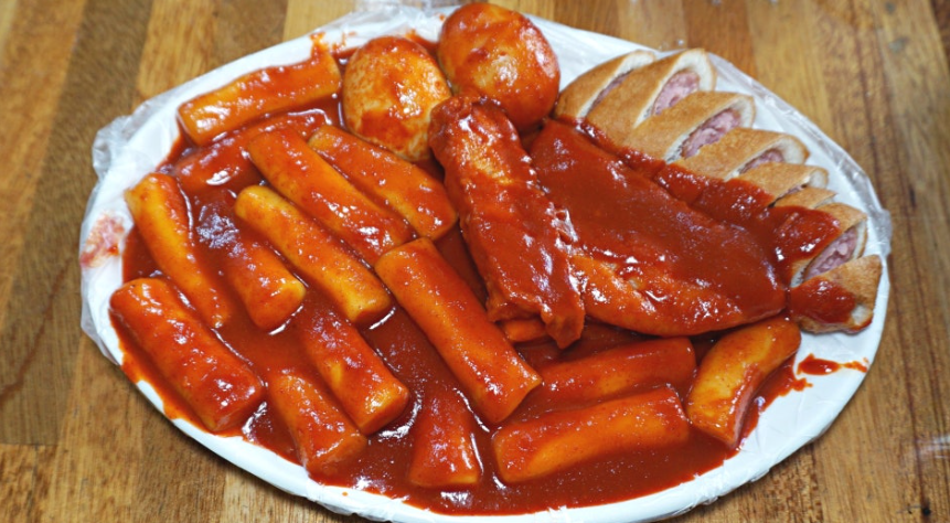 아차산 신토불이 떡볶이: 매운맛 마니아들의 성지, 핫도그 조합의 전설