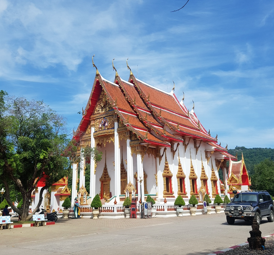 푸켓 차롱 지역 왓찰롱 사원 모습