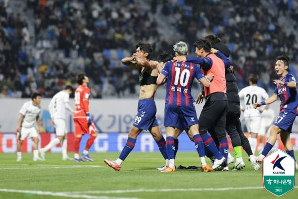 수원 더비 역전승: 2026 K리그2 결과 분석, 수원FC 3-1 수원 삼성 대역전승 배경과 하정우 멀티골 활약상