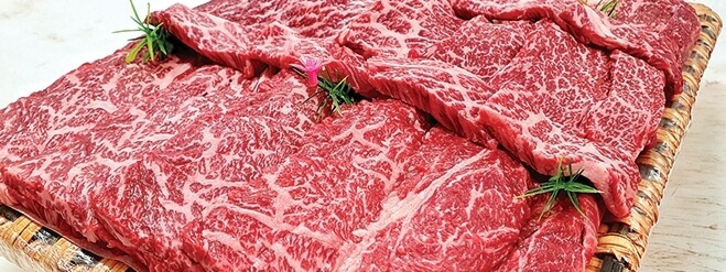 기력회복 음식 중 한우는 기력 보충에 탁월합니다. 단백질과 철분이 많기 때문입니다.