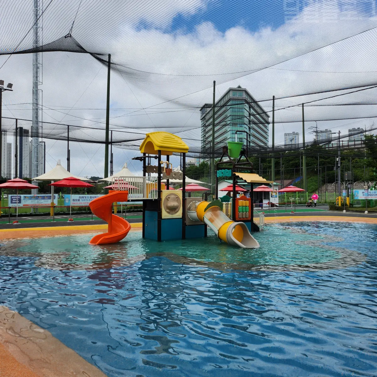 성동구-살곶이-물놀이장-수영장-미끄럼틀