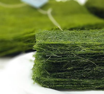 접시위에-쌓여있는-김