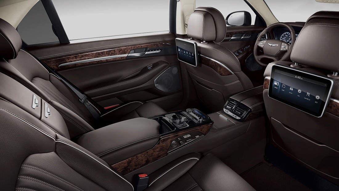 제네시스 EQ900 리콜 실내 2열 사진