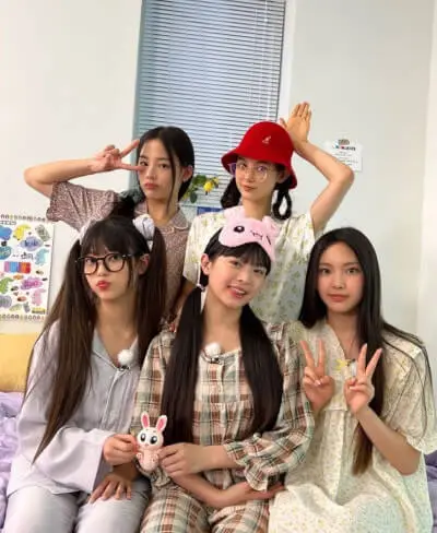 뉴진스-셀카-5