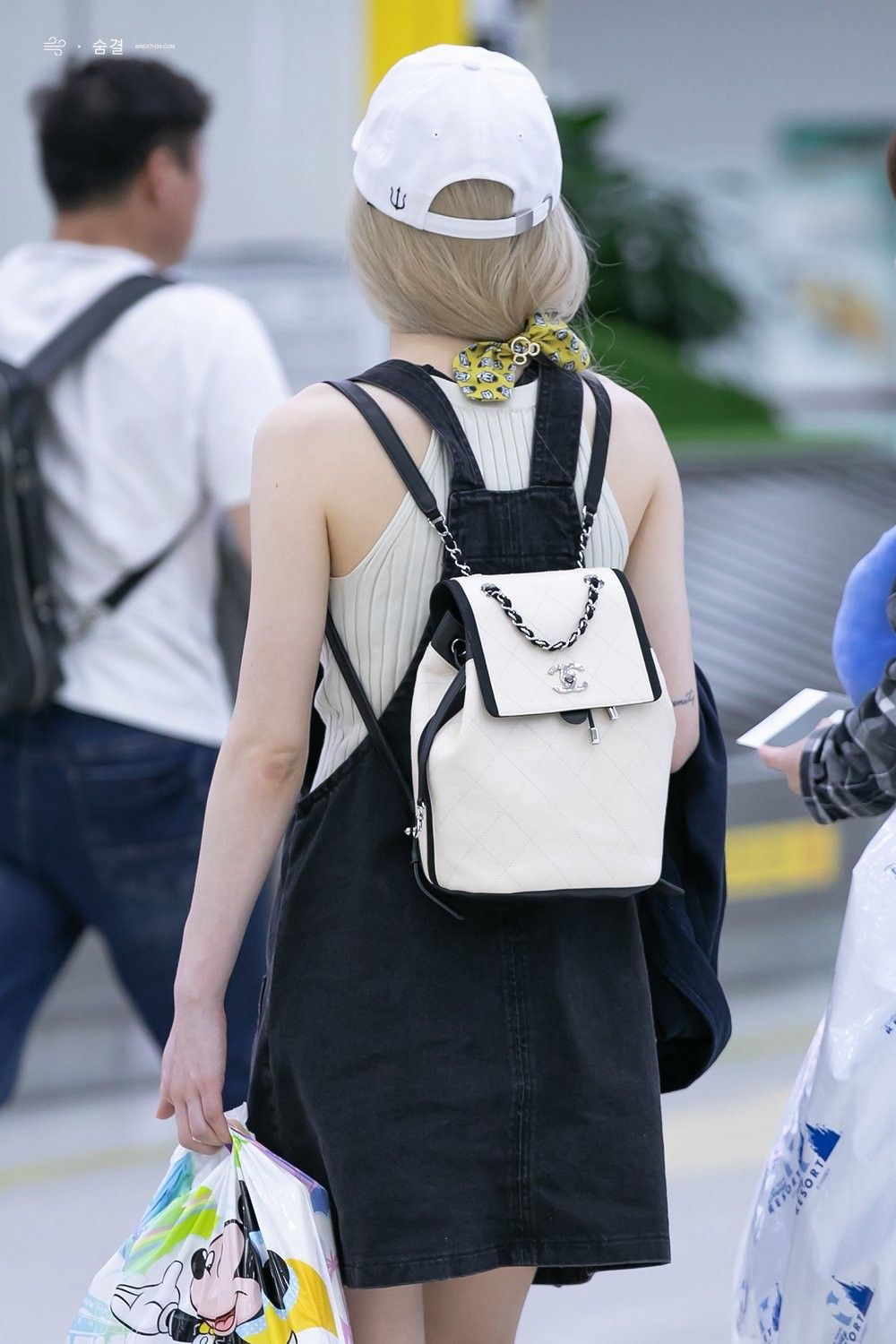 태연 공항패션 사진 태연 공항패션 사진