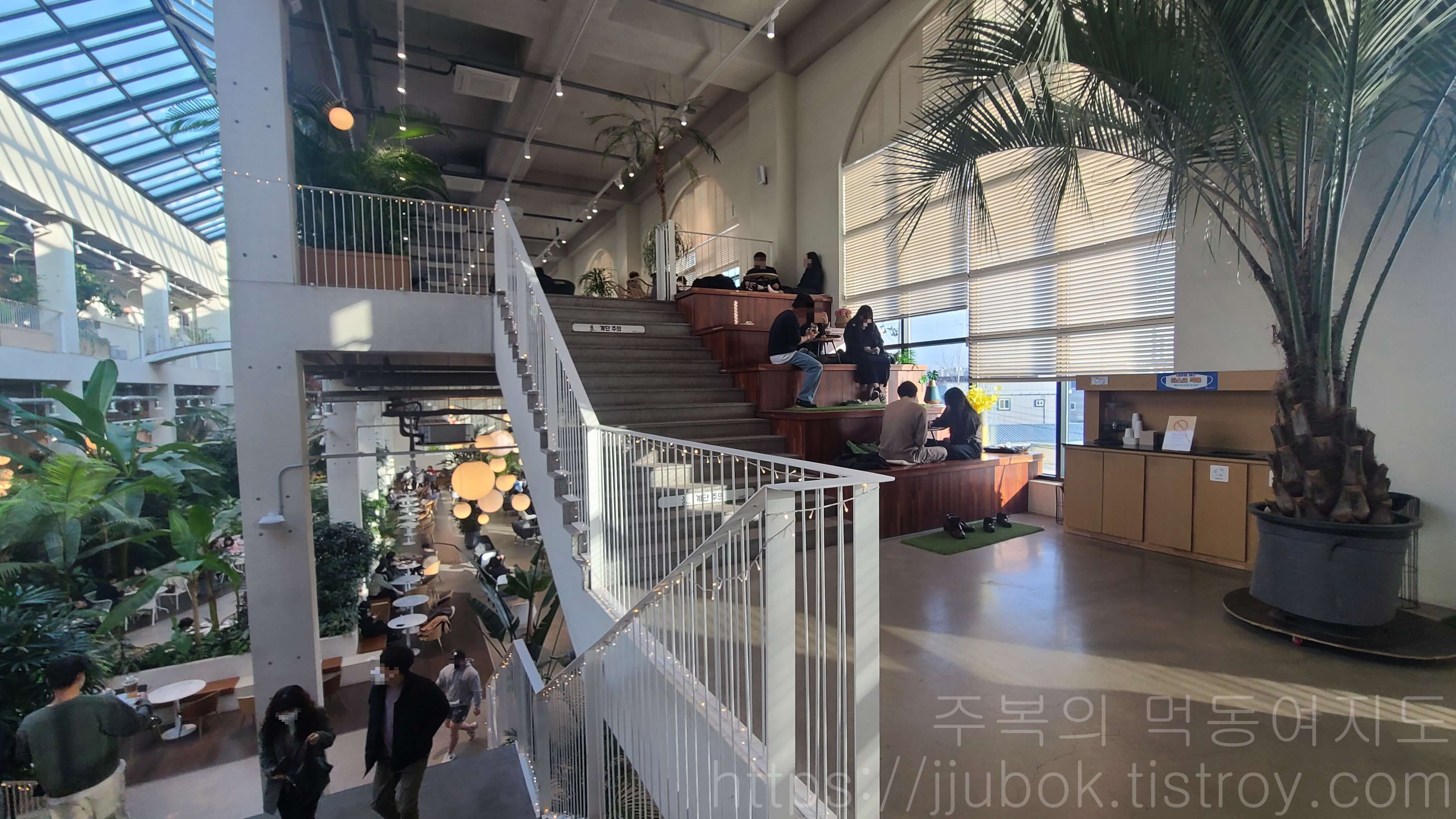 앤드-테라스-AND-TERRACE-파주점-2층-2