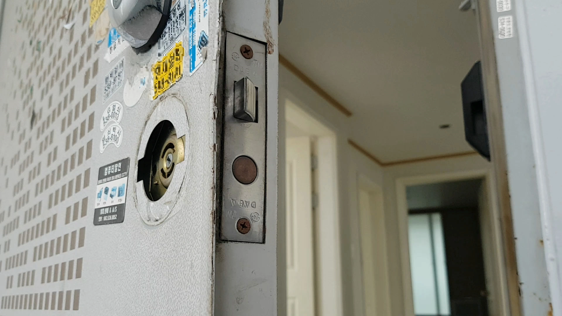 실외 손잡이 빠진 모습