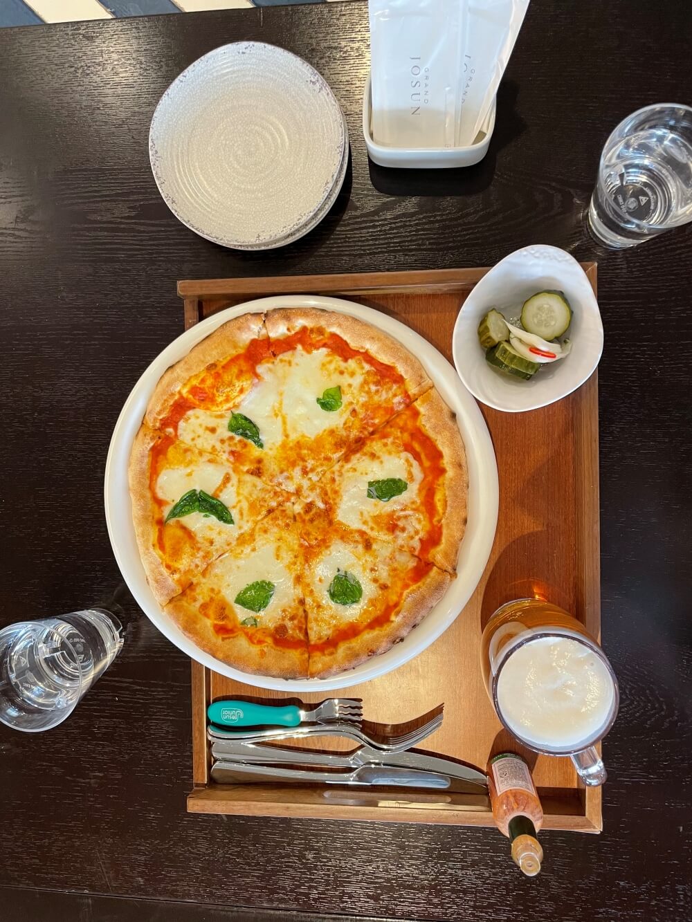 그랜드-조선-제주-가든풀바(잇투오)에서-판매하는-피자