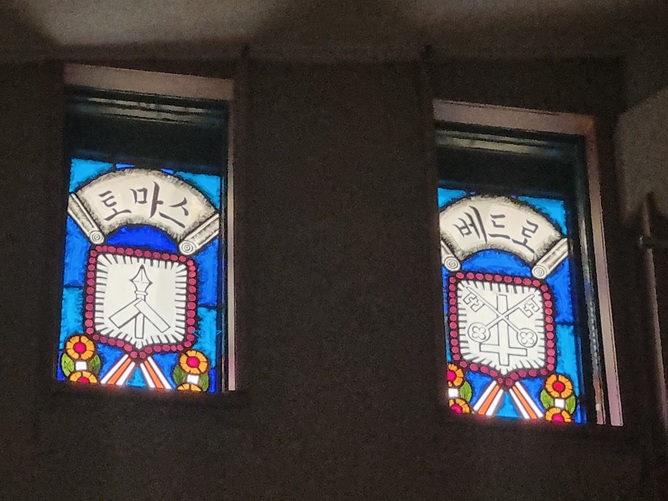 청주 사창동성당 스테인드글라스 사진