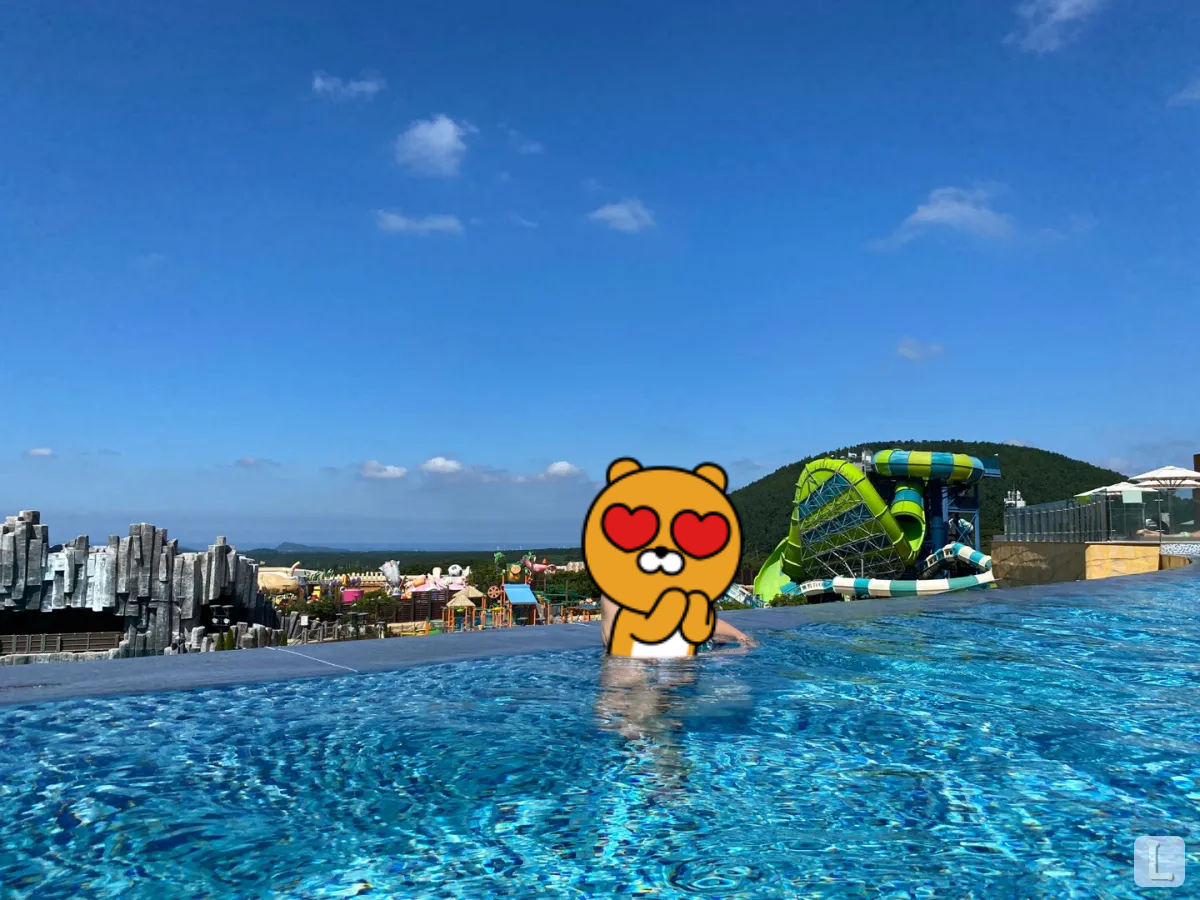 제주도-여행-신화월드호텔-신화관-스카이풀-낮-하늘