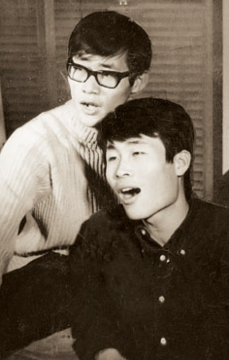 윤형주 과거 젊은 시절 송창식과 함께한 사진