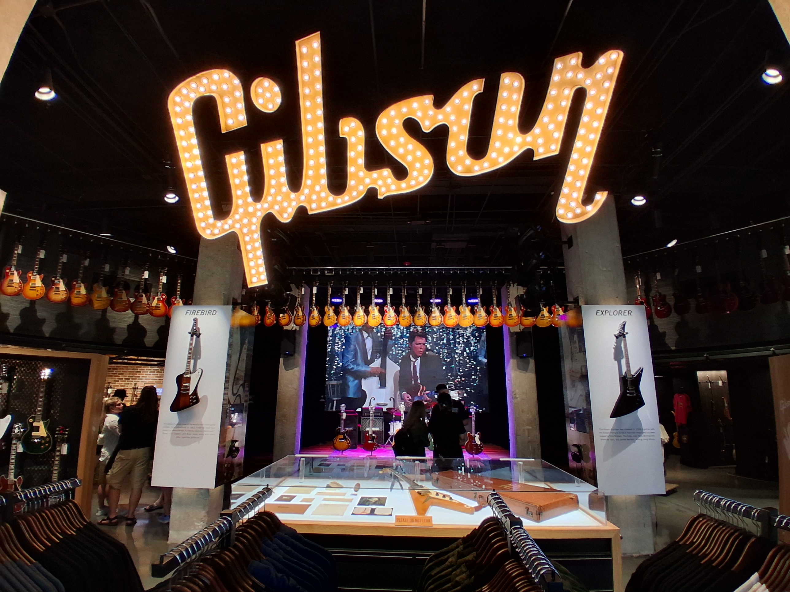 Gibson Garage 실내1