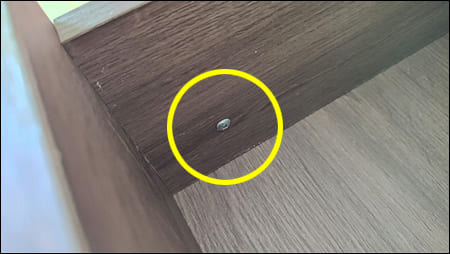 고정 나사 위치